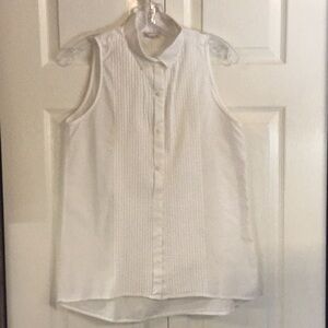 NWOT Gap tucked white Shirt  XS